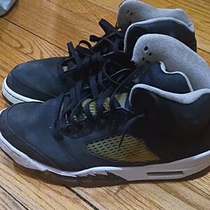 Jordan 5 Black and Gold Men's Sneakers Sold As Is